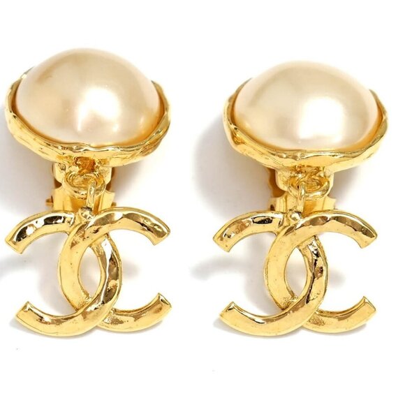 CHANEL CC Logos Pearl Dangle Drop Clip-On Earrings Gold Tone 93A Auth w/Box - Picture 1 of 7